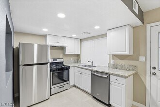 4039 Village Square in Las Vegas, NV - Building Photo - Building Photo