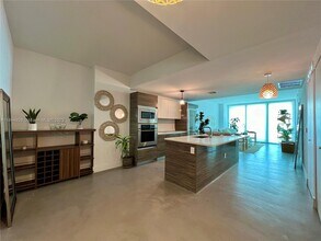 460 NE 28th St in Miami, FL - Building Photo - Building Photo