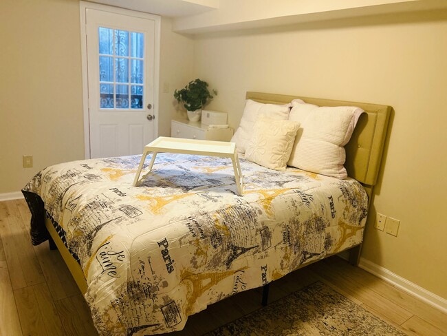 18 R St NE, Unit Eckington Furnished