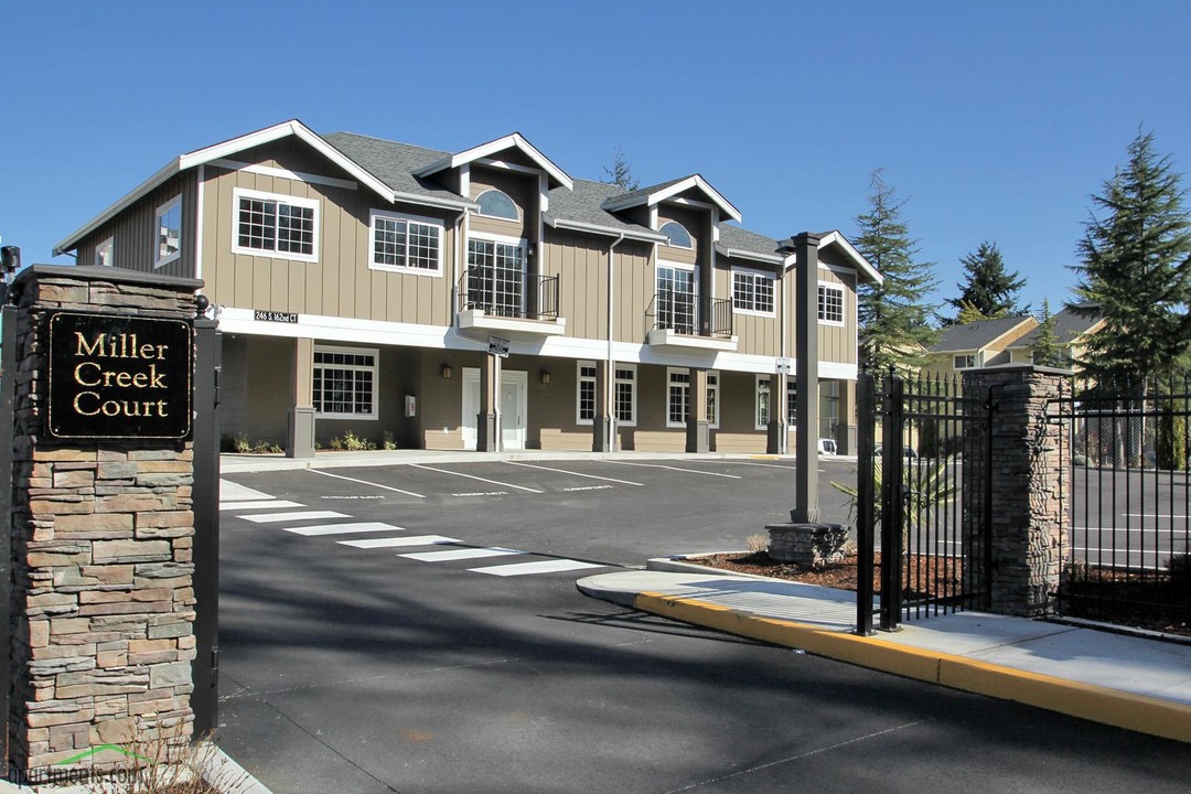 Miller Creek Court in Burien, WA - Foto de edificio