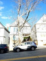 332 Stegman Pkwy in Jersey City, NJ - Building Photo