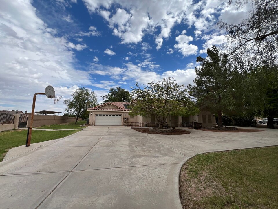 5212 E County 13th St in Yuma, AZ - Building Photo