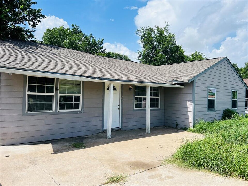 5943 Southville St in Houston, TX - Building Photo