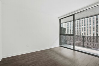 229 W Hubbard St in Chicago, IL - Building Photo - Building Photo