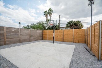 802 Redwood Ave, Unit 1 in McAllen, TX - Building Photo - Building Photo