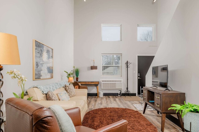 219 S Badger Ave in Appleton, WI - Foto de edificio - Building Photo