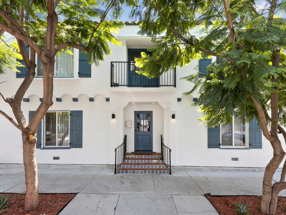 5930 Barton Ave in Hollywood, CA - Foto de edificio