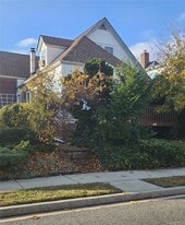 571 Laurelton Blvd in Long Beach, NY - Building Photo