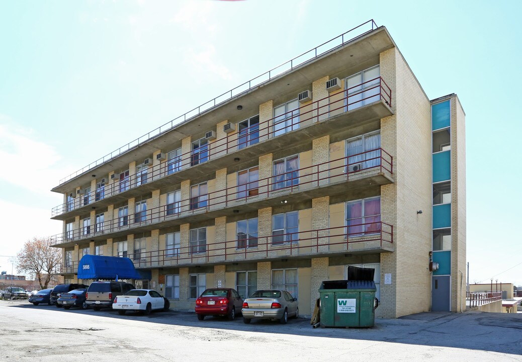 Valley Square Apartments in Milwaukee, WI - Building Photo