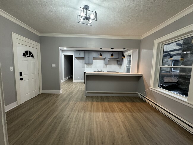 898-902 Portland Ave, Unit Apartment 2