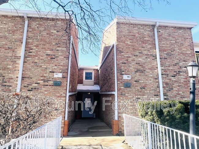 1930 Kenilworth Cir in Hoffman Estates, IL - Building Photo - Building Photo