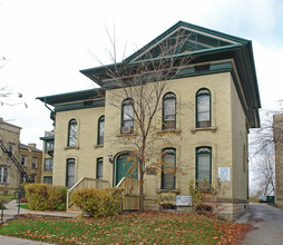 1227 N Cass St in Milwaukee, WI - Building Photo - Building Photo