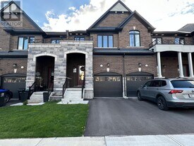1471 Blackmore St in Innisfil, ON - Building Photo