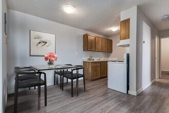 Cloverdale Manor in Yorkton, SK - Building Photo - Building Photo