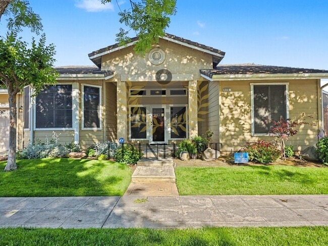 818 S Apple Ave in Reedley, CA - Building Photo - Building Photo