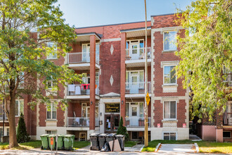 Glenview Court in Montréal, QC - Building Photo - Building Photo