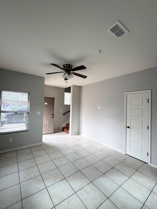 2206 E US Highway 281, Unit B-11