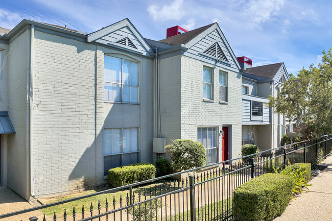 7979 Westheimer Apartments in Houston, TX - Building Photo - Building Photo