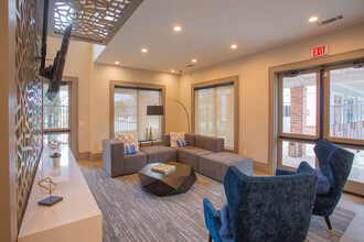 Cortland Ridglea in Fort Worth, TX - Building Photo - Interior Photo