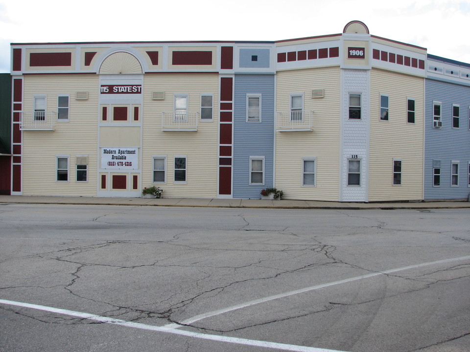 115 South State Street in Manhattan, IL - Building Photo