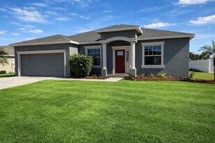 1192 Normandy Heights Cir in Winter Haven, FL - Building Photo