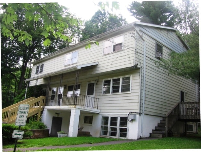 1-7 Saddle Ln in Monticello, NY - Building Photo