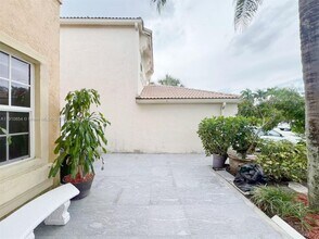 15868 NW 4th St in Pembroke Pines, FL - Building Photo - Building Photo