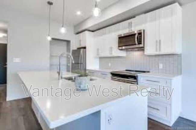 3638-3638 Mission Springs Dr in Kelowna, BC - Building Photo - Building Photo