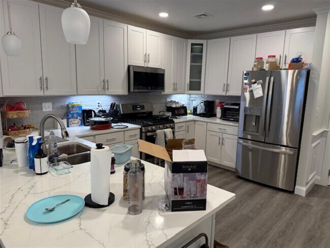 320 Middlesex Ave, Unit D107 in Medford, MA - Foto de edificio - Building Photo