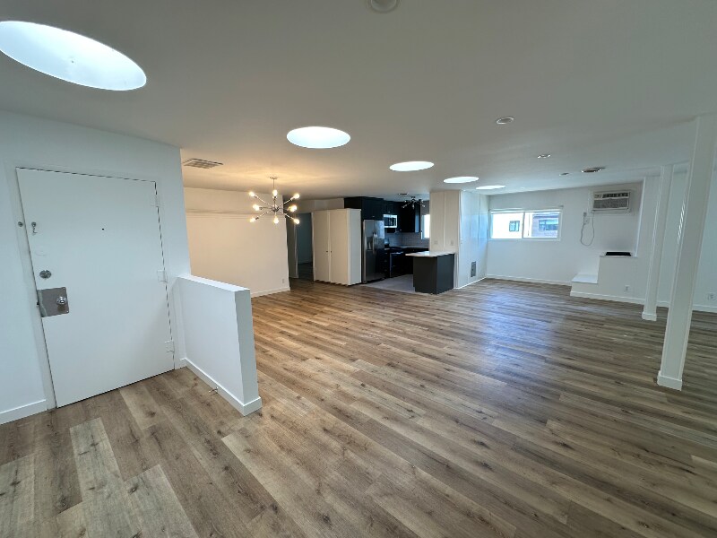 160 S Hayworth Ave in Los Angeles, CA - Building Photo