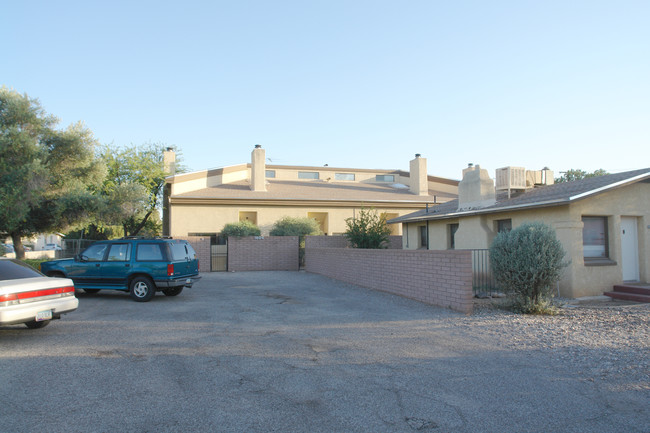 1602 E Blacklidge Dr in Tucson, AZ - Building Photo - Building Photo