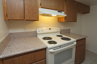 Harbor Village Apartments in Anaheim, CA - Building Photo - Interior Photo