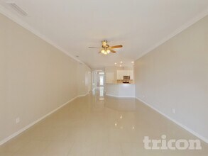 1142 Barclay Wood Dr in Ruskin, FL - Building Photo - Building Photo