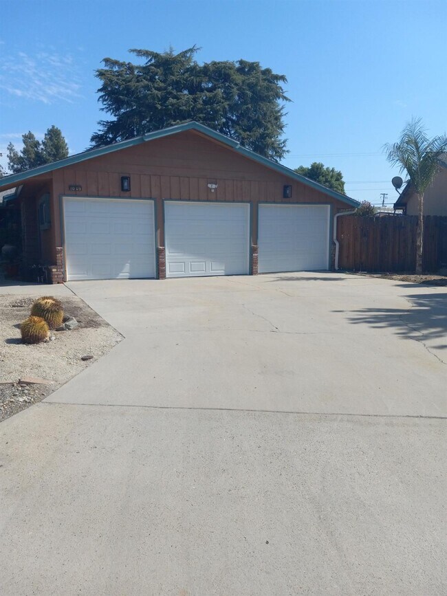 1009 Pierce Dr in Clovis, CA - Building Photo - Building Photo