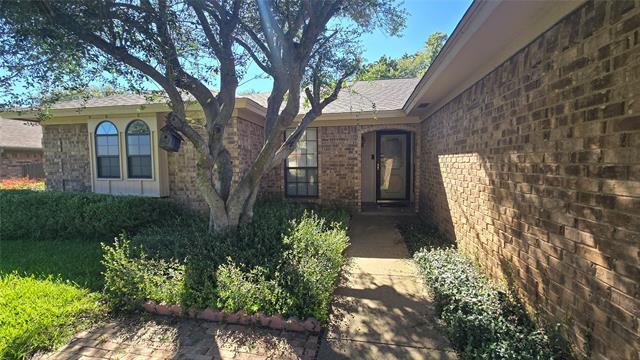 1001 Woodhaven Ct in Euless, TX - Building Photo - Building Photo