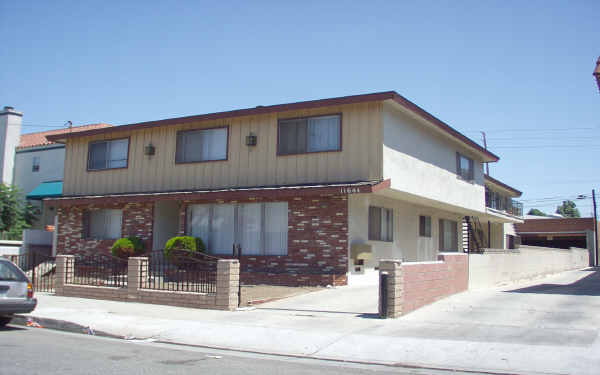 11644 York Ave in Hawthorne, CA - Foto de edificio - Building Photo