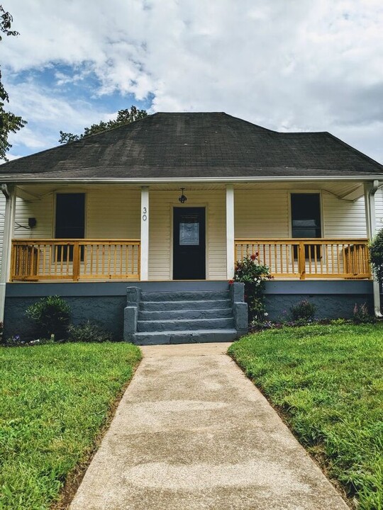 30 Bartlett St in Asheville, NC - Building Photo