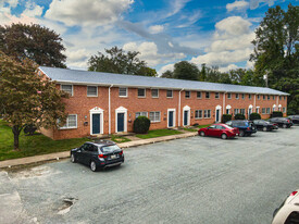 Arlington Park Townhomes in Charlottesville, VA - Building Photo