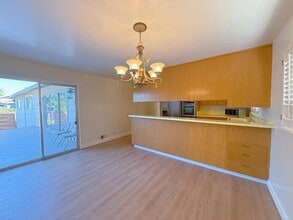 610 De Anza Ave in San Carlos, CA - Building Photo - Building Photo