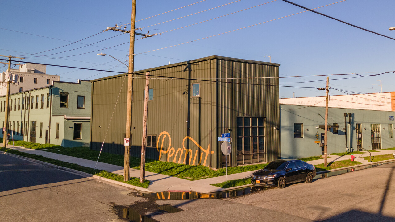 Peanut Factory Flats in Norfolk, VA - Building Photo