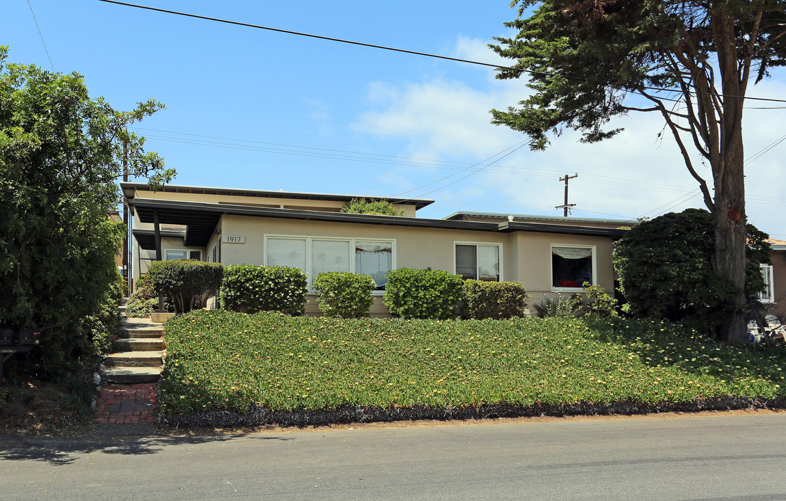 1917 S Myers St in Oceanside, CA - Building Photo