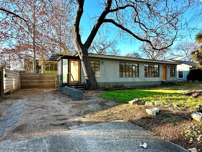 4304 Ramsey Ave in Austin, TX - Building Photo - Building Photo