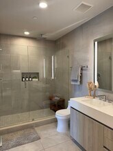 72 NW 25th St, Unit 250 in Miami, FL - Foto de edificio - Building Photo