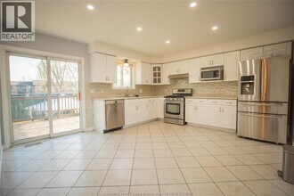 569 Cabana Road E in Windsor, ON - Building Photo - Building Photo