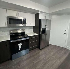 1301 NE Miami Gardens Dr in Miami, FL - Building Photo - Building Photo