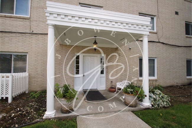 4040 W Bancroft St in Ottawa Hills, OH - Building Photo - Building Photo