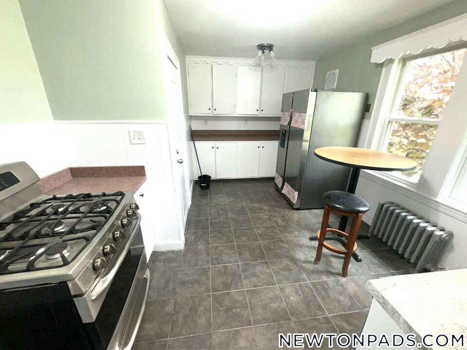 747 Boylston St in Newton, MA - Building Photo