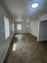 860 NE 164th St in North Miami Beach, FL - Building Photo - Building Photo