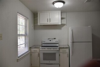 705 N Sewell Dr in Decatur, TX - Building Photo - Building Photo