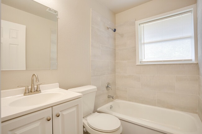 104 W Reno Rd, Unit 104 W Reno in Azle, TX - Building Photo - Building Photo